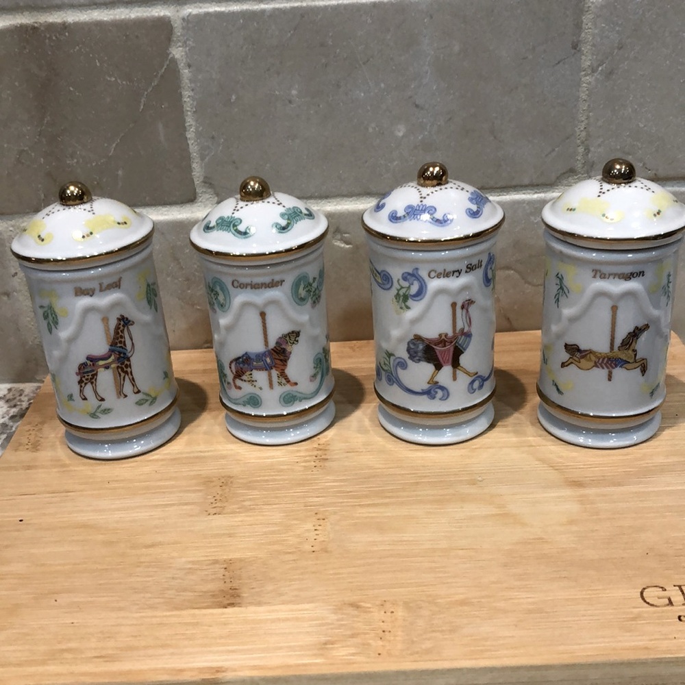 Lenox spice Carousel Collection 2 pieces.